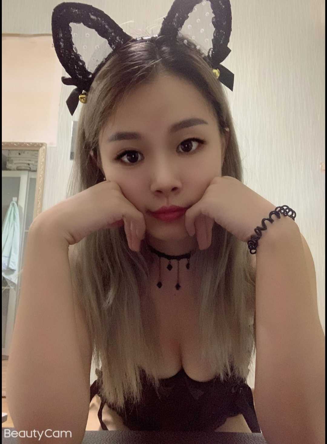 海珠素颜温柔美女衣衣